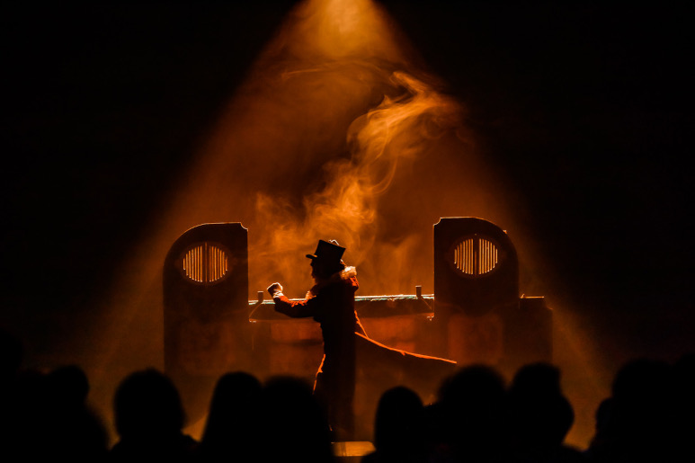 Hamelin (ph: Giovanni William Palmisano)