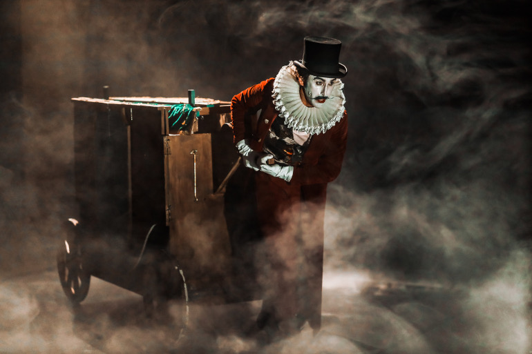 Hamelin (ph: Giovanni William Palmisano)